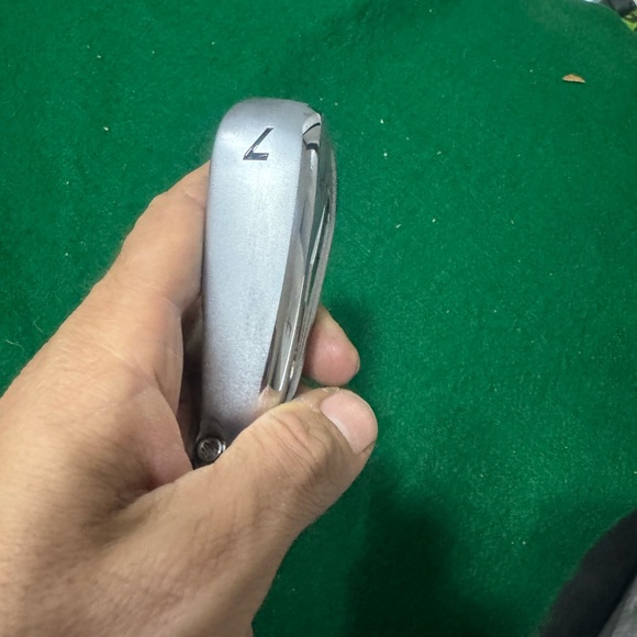 Tour  Edge Iron 7 Heads New 
Available in right and left handed - Picture 11 of 16